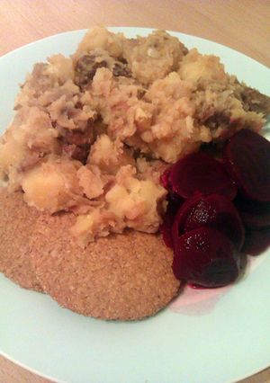 A picture of Vickys Scottish Stovies with Homemade Oatcakes, GF DF EF SF NF.