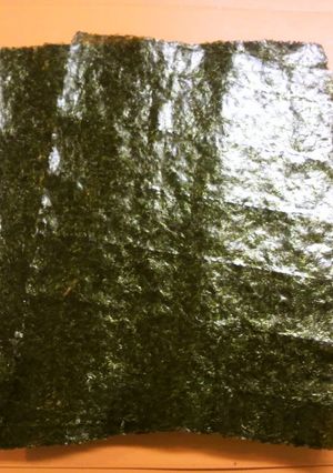 A picture of Nutritious Toasted Nori Seaweed for Dieters (Toasting Instructions).