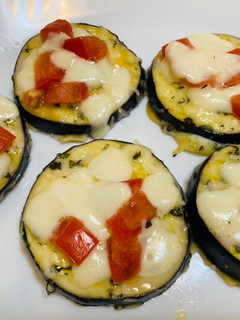 Keto sajtos padlizsán tallérok recept fotója