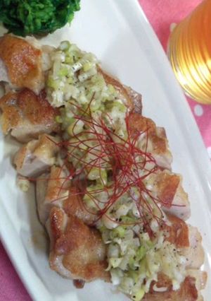 A picture of Easy Chicken Thigh with Salty Onion Sauce.