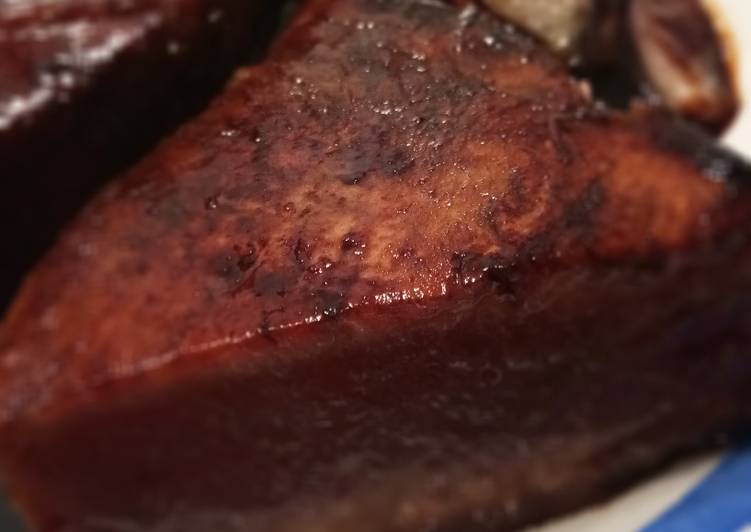 Tataki de Atún Rojo en Soja y Miel con Chalotas Caramelizadas