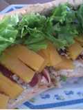 Pan salado relleno de vegetales y mortadela