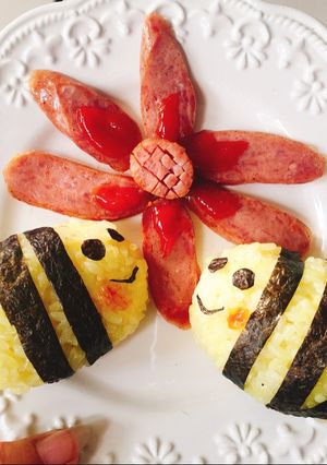 Hình của món Bento ong cho bé.