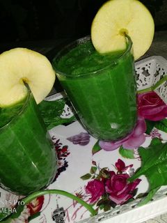 صورة لوصفة عصير أوراق السبانخ 💚