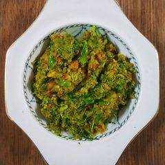 A picture of Haldi aur lahsun ki chutney.