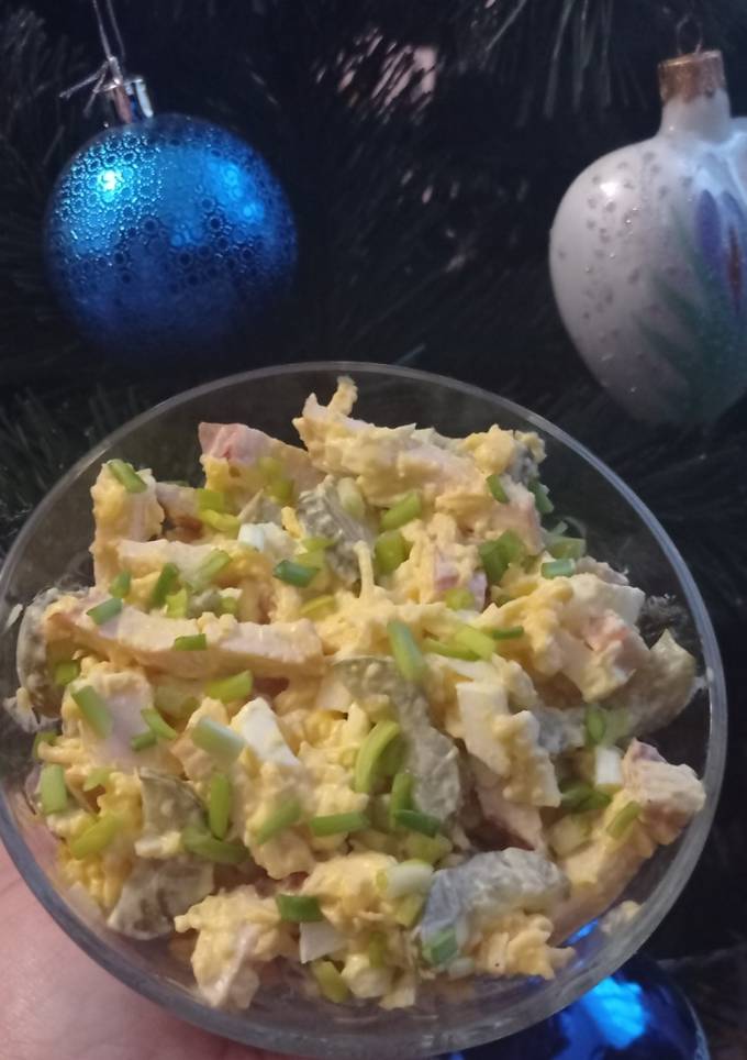 Салат з копченим курячим філе