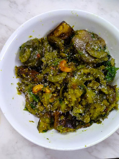 A picture of Papdi nu Undhiyu.