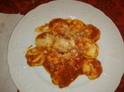 Una foto de cappelletti de jamón
