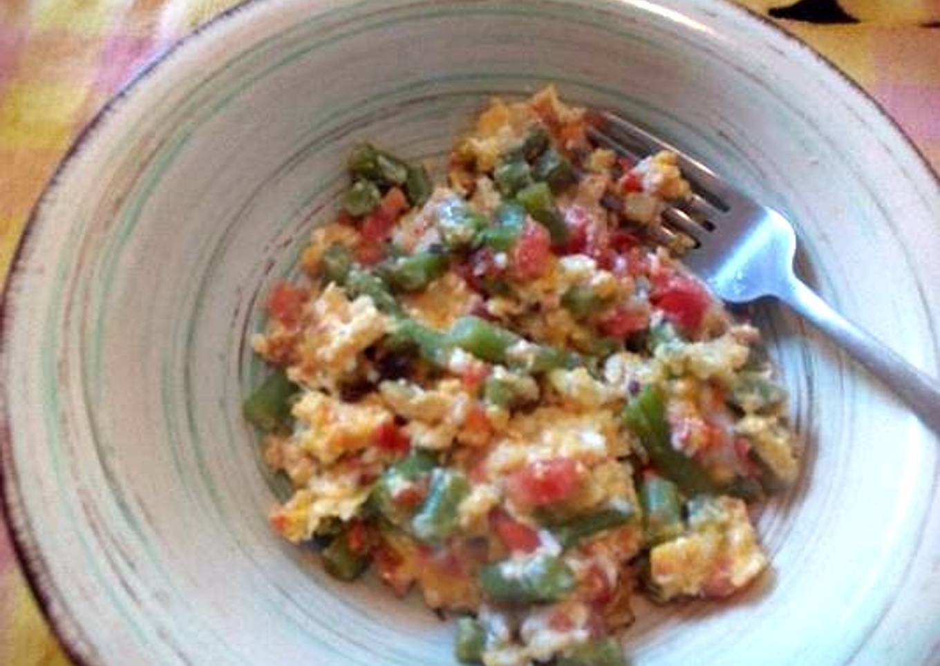 Ejotes con tomate y huevo