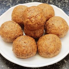 A picture of Malai Besan Ladoo.