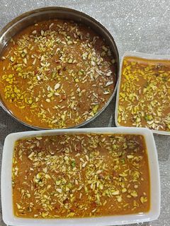 ઢીલો મોહનથાળ (Soft Mohanthal Recipe In Gujarati) રેસીપી મુખ્ય ફોટો