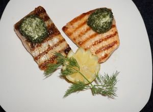 Una foto de SALMÓN A LA PLANCHA CON MANTEQUILLA DE ENELDO. JON STYLE