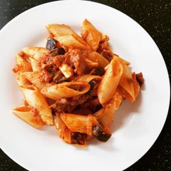 Spicy aubergine and mozzarella pasta A picture of Spicy aubergine and mozzarella pasta.