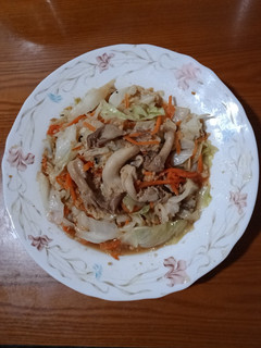 高麗菜炒秀珍菇 的食譜成品照片