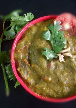 A picture of Palak kadhi.
