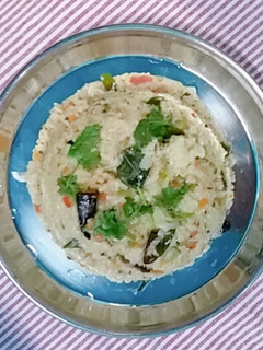 காய்கறி ஓட்ஸ் உப்புமா (Kaaikari Oats Upma Recipe in Tamil) செய்முறை முக்கிய புகைப்படம்