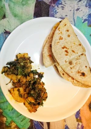 पालक आलू सब्जी रेसिपी (Spinach Aloo Sabji Recipe In Hindi) रेसिपी मुख्य फोटो