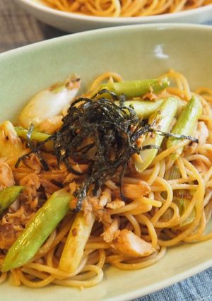 Una foto de Espaguetis con espárragos al estilo japonés