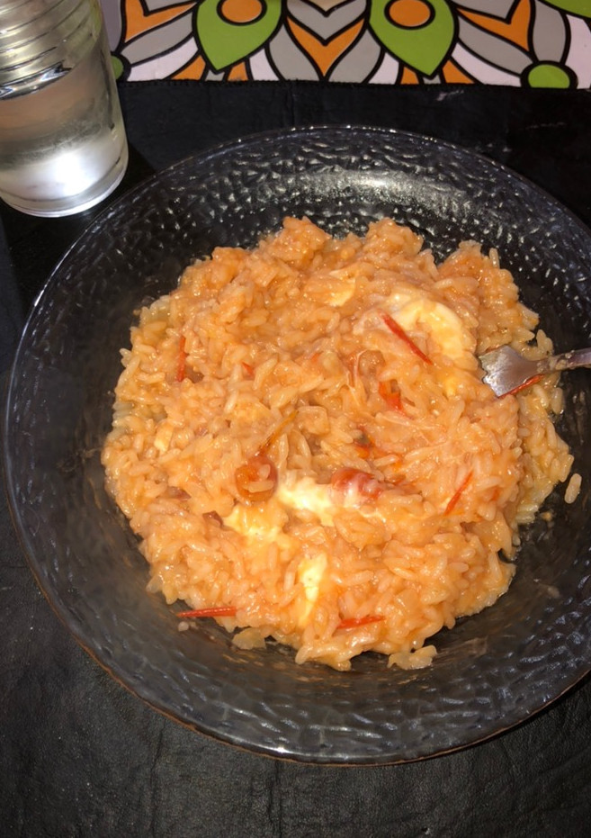 Una foto de Cena en 30’ 🍚🧅🫑🍅