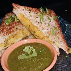 A picture of Potato sandwich.