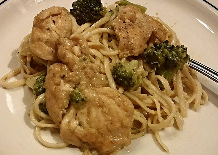 Chicken with broccoli and cheese linguini