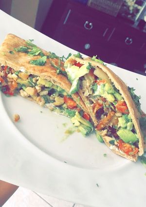A picture of Chicken Avocado Pitas.