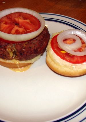 A picture of taisen's stuffed hamburgers.