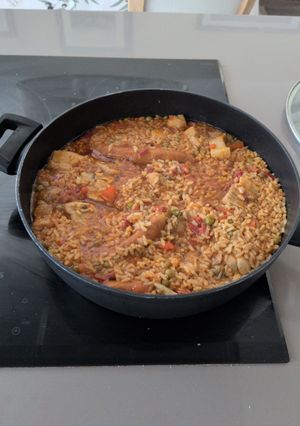 Una foto de Paella de carne