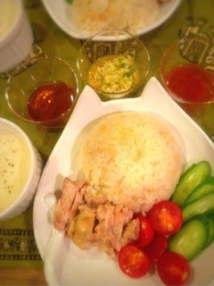 A picture of Singapore Chicken Rice with Ginger Sauce.