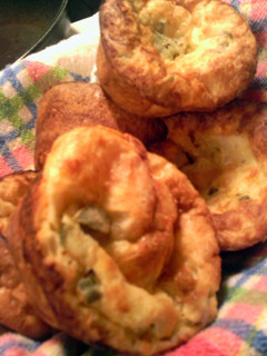 A picture of jalapeno & cheese popovers.