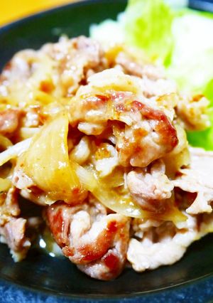 A picture of Stir-Fried Pork and Onion with Vinegar Sauce.