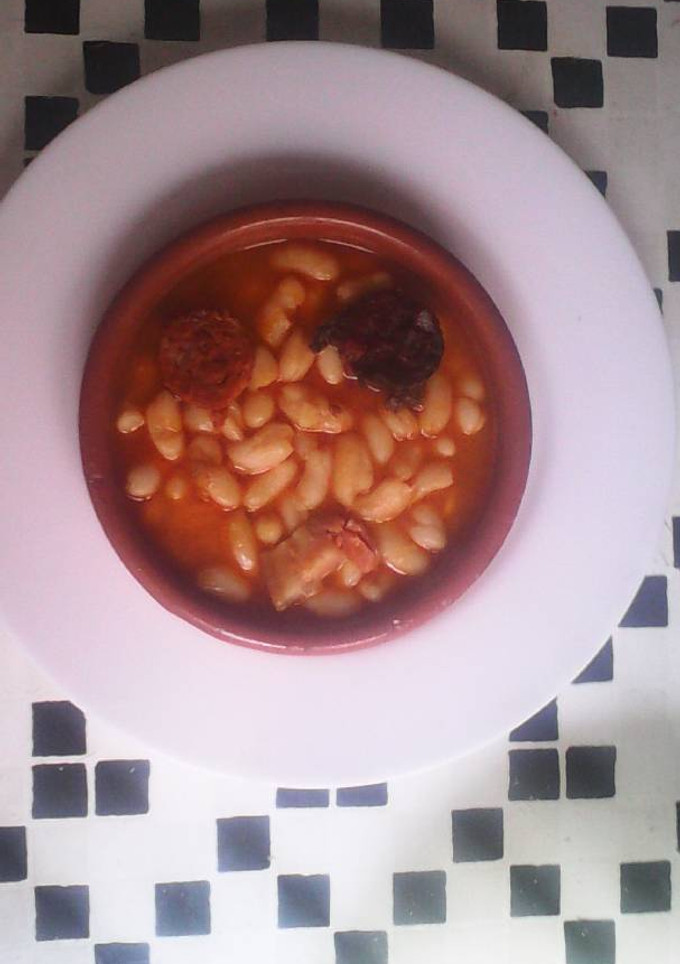 Una foto de Fabada asturiana