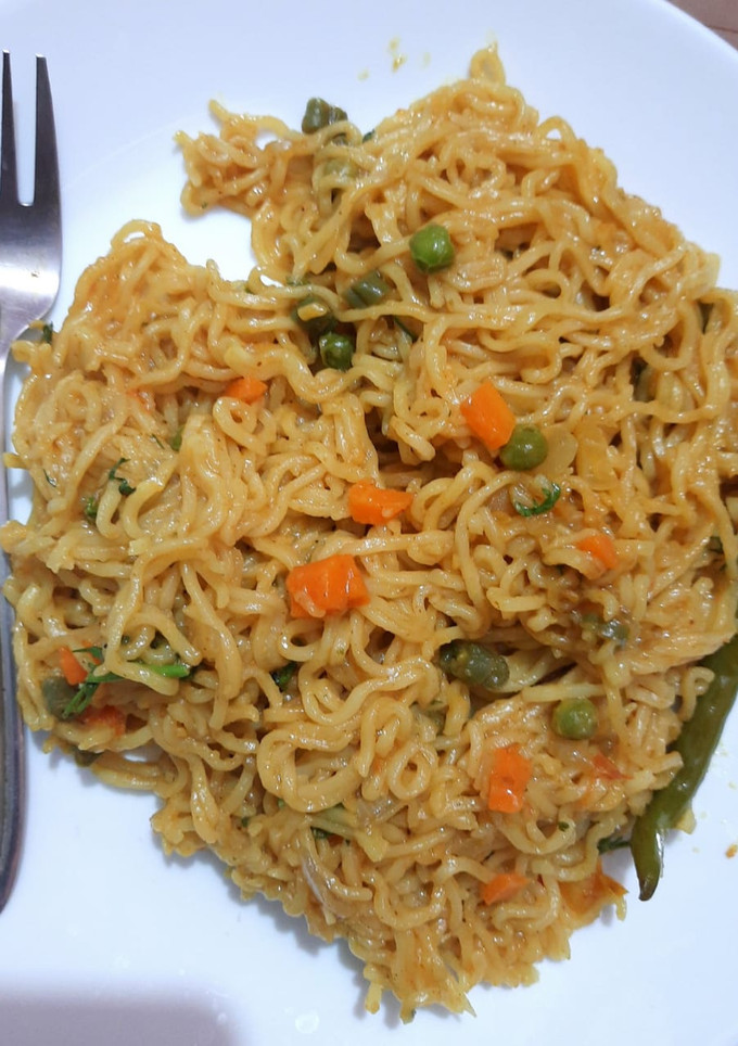 வெஜ் மேகி நூடுல்ஸ்(VEG MAGGI NOODLES RECIPE IN TAMIL) செய்முறை முக்கிய புகைப்படம்