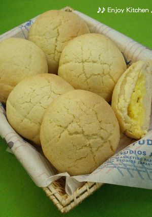A picture of Melon Bread With Custard Cream Filling.