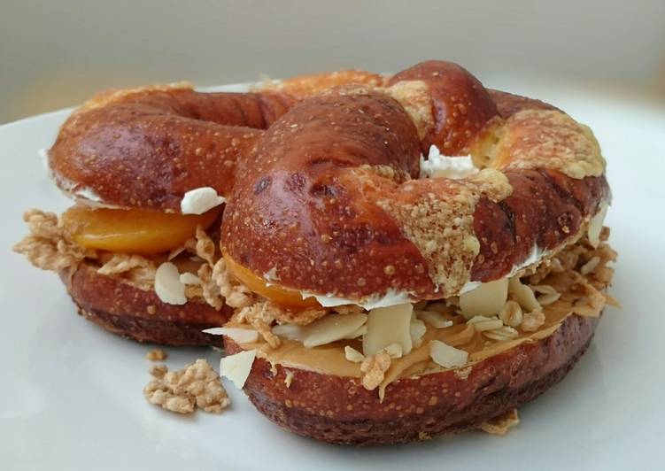 Recipe of Super Quick Homemade Peanut Butter And Cream Chesse Pretzel Sandwich