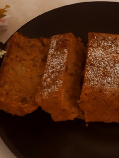 A picture of Banana - walnut cake.