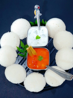 ઇડલી સંભાર (Idli Sambhar Recipe In Gujarati) રેસીપી મુખ્ય ફોટો