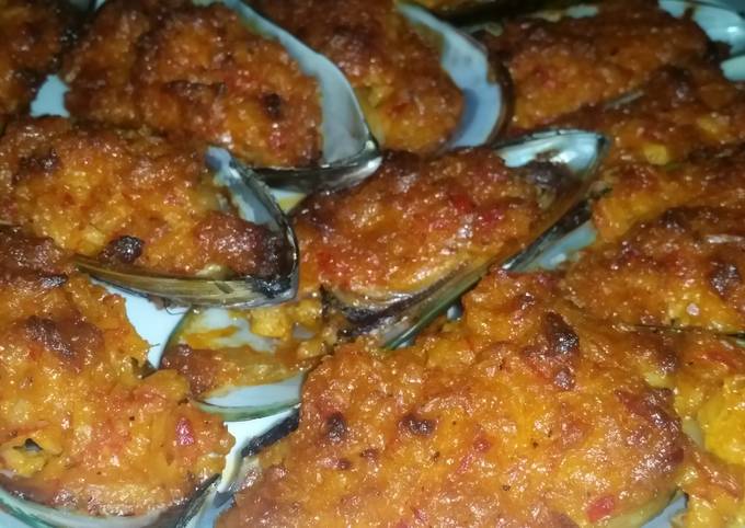 Recipe of Eric Ripert Spicy Crabbed Mussel