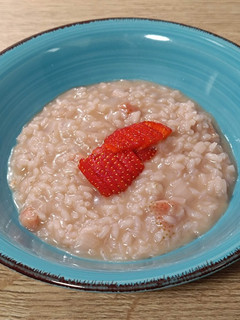 Una foto de Risotto de fresas al cava, receta de Karlos Arguiñano