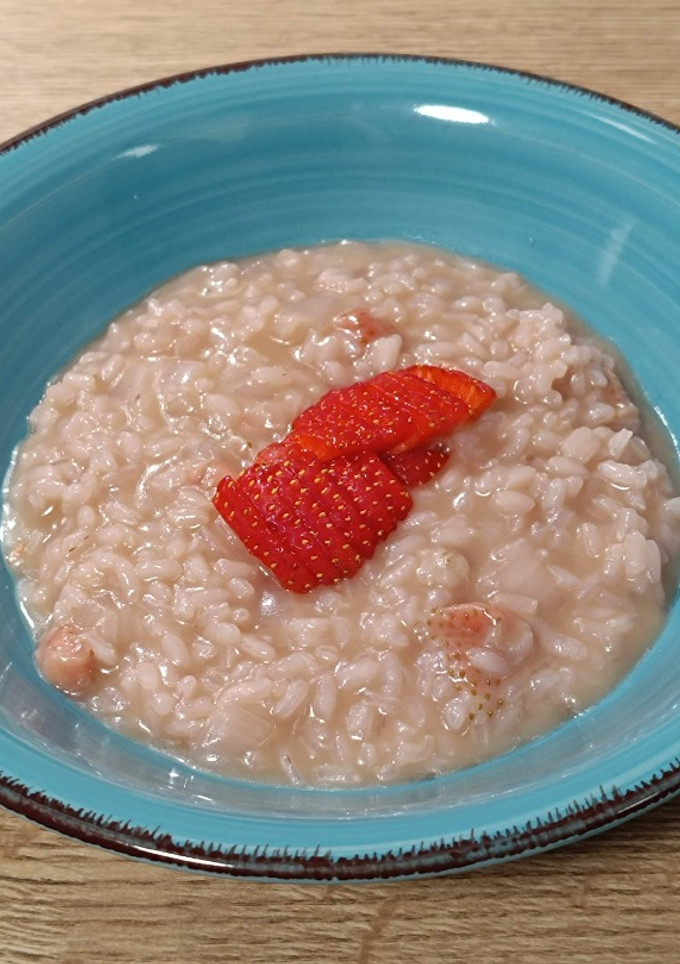 Una foto de Risotto de fresas al cava, receta de Karlos Arguiñano