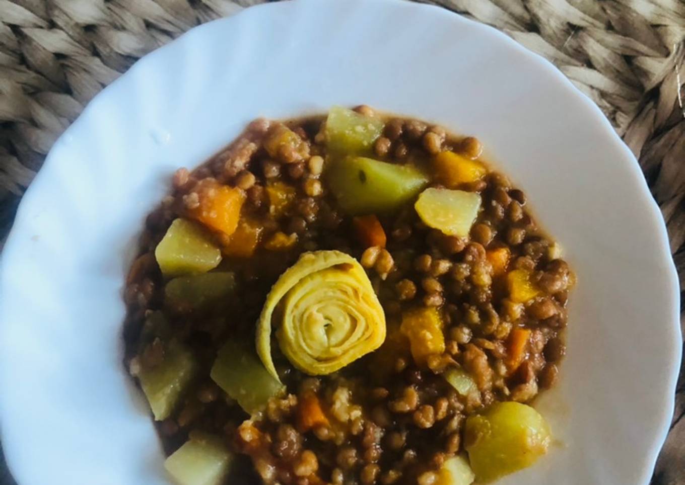 Lentejas con alcachofas y calabaza