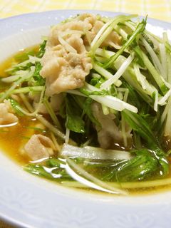 A picture of Super Easy Simmered Harihari Pork and Mizuna.