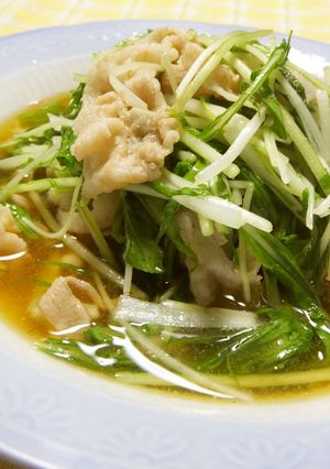 A picture of Super Easy Simmered Harihari Pork and Mizuna.