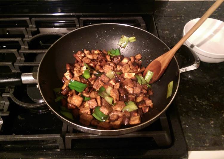 Step-by-Step Guide to Prepare Speedy Fried Tofu with Pork Belly, Mushrooms and Leeks