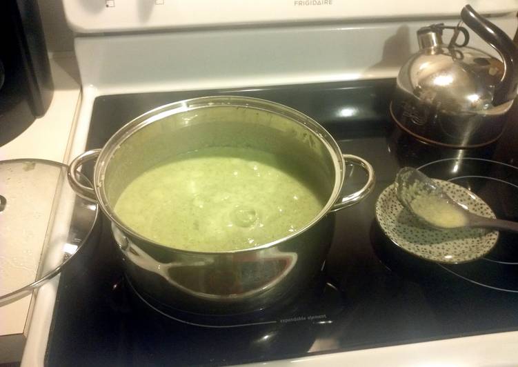 Simple Way to Prepare Ultimate Sue&#39;s Cream of Broccoli Soup