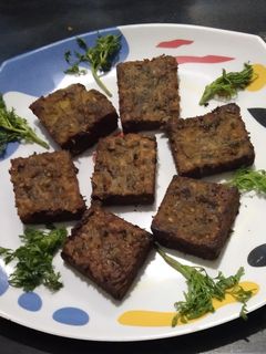 झटपट कोथींबीर वडी (Kothimbir vadi recipe in marathi) रेसिपी चे मुख्य फोटो