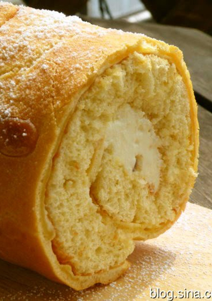 A picture of Italian Roll Cake.