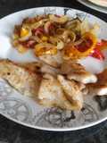 Merluza especiada y verduras a la plancha