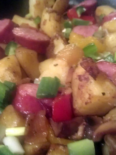 A picture of Kielbasa and Potatoes.