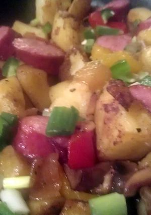 A picture of Kielbasa and Potatoes.